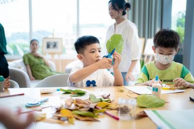 与孩子一起 在深圳大运书吧遇见“鲸”喜 | 洛嘉亲子活动启幕「城市的蓝与绿」艺术概念展